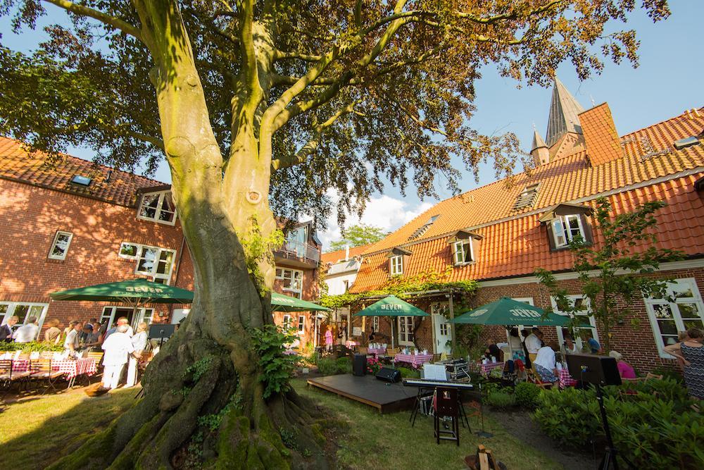 Hotel Altes Stadthaus Westerstede Exterior photo